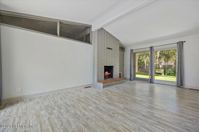 04-Family Room