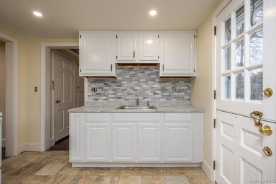 5 W Stone St unit 2nd FL, Newburgh, NY 12550 - photo 2