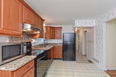 364 Underwood St, Holliston, MA 01746 - photo 5