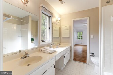 7700 Crossover Dr, McLean, VA 22102 - photo 6
