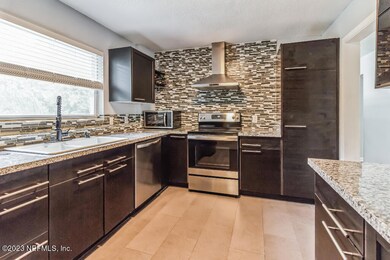 6318 Autlan Dr, Jacksonville, FL 32210 - photo 4