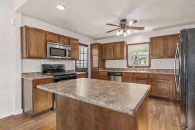 1611 N McDonald Ave, Decatur, TX 76234 - photo 7