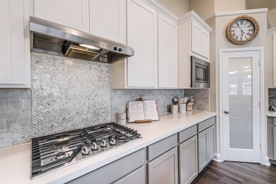 Marble tile design in the kitchen