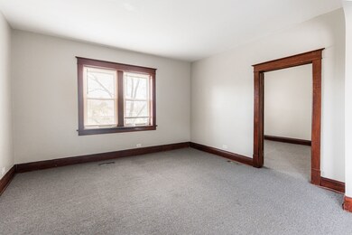 114 W Park Ave unit Front, Elmhurst, IL 60126 - photo 4