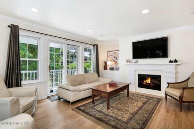 6 Robertson Ln Cos Cob CT-small-013-9-00