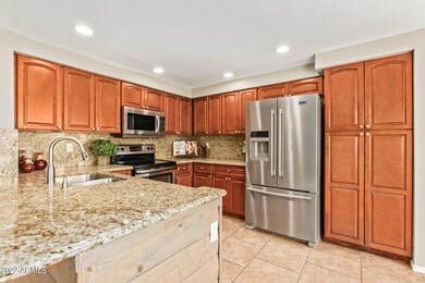 Open & Bright Eat-In Kitchen