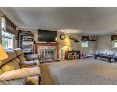 125 Bumble Bee Cir, Shrewsbury, MA 01545 - photo 5