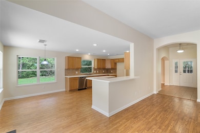 Kitchen bar to Breakfast area
