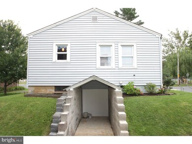 11 E 9th St, Shoemakersville, PA 19555 - photo 3