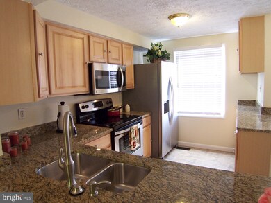 8445 Sugar Creek Ln, Springfield, VA 22153 - photo 3