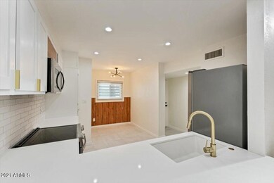 28-2616 E Edgemont Ave-28