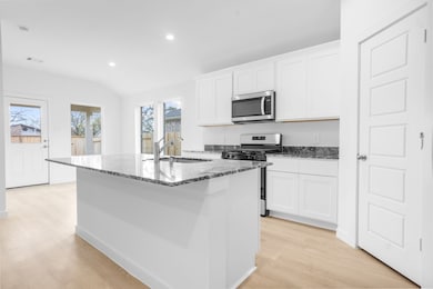 11 Robin Ct, Angleton, TX 77515 - photo 2