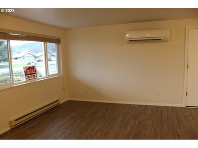 110 S Grove Ln, Sutherlin, OR 97479 - photo 3