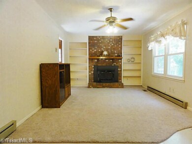 5512 Fallingbrooks Dr, Greensboro, NC 27407 - photo 6