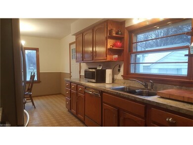 87 Daniels Ave, Conneaut, OH 44030 - photo 2