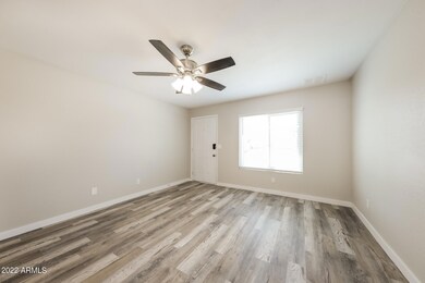 003-photo-living-room-10864120
