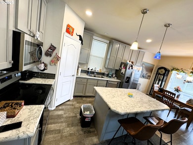 1400 Candlelight Dr, Eugene, OR 97402 - photo 7