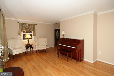 3071 White Birch Ct, Fairfax, VA 22031 - photo 2