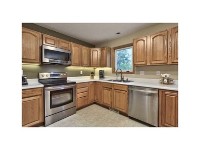 Kitchen. 2010 NEW STAINLESS STEEL APPLIANCES AND U