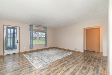 6044 Sean Cir, Blanchester, OH 45107 - photo 4