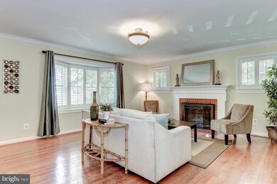 8807 Walnut Hill Rd, Chevy Chase, MD 20815 - photo 4