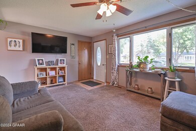 1622 S 19th St, Grand Forks, ND 58201 - photo 3