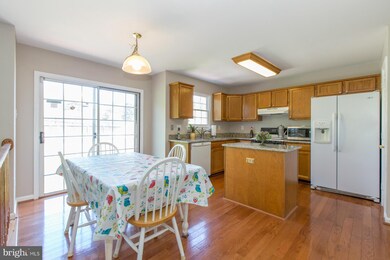 7518 Patterson Ct, Sykesville, MD 21784 - photo 4