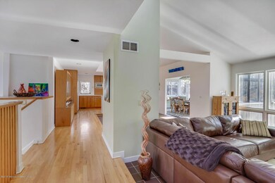 7 Williamson Ct Middletown NJ-large-013-