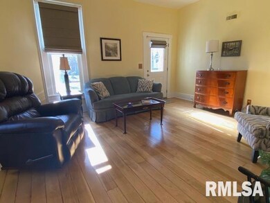 216 W Walnut St, Harrisburg, IL 62946 - photo 3