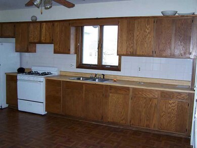 258 Randall St unit 2nd Floor, Pawtucket, RI 02860 - photo 3