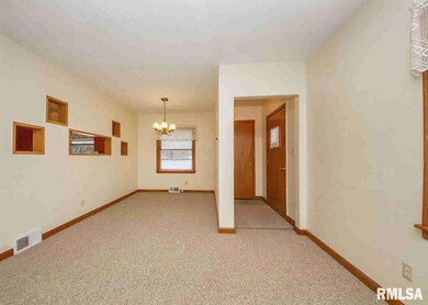 1225 E Dover Ct, Davenport, IA 52803 - photo 2