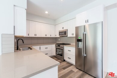 857 N Hayworth Ave unit 301, Los Angeles, CA 90046 - photo 3