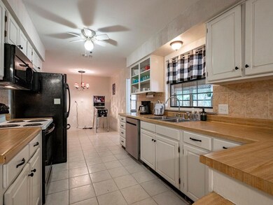 408 Heritage Trail, Granbury, TX 76048 - photo 7