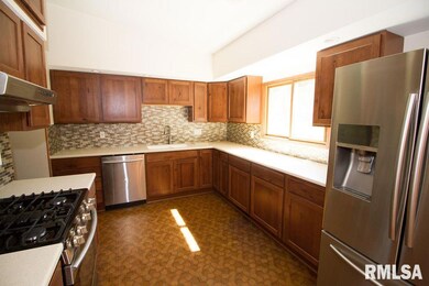 4209 Lillie Ave, Davenport, IA 52806 - photo 3