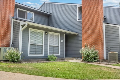 View of front of home featuring a front yard