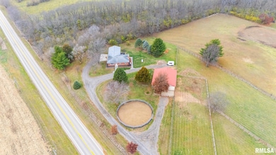 6065 Locust Rd, Delavan, IL 61734 - photo 4