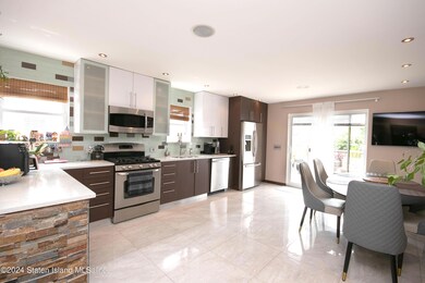 472 Dongan Hills Ave, Staten Island, NY 10305 - photo 7