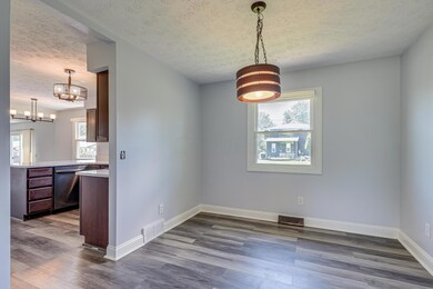 Dining Room-011-008-4200x2798