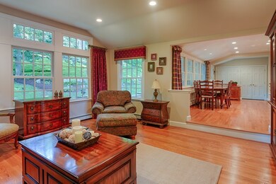 19 Thackeray Rd, Wellesley Hills, MA 02481 - photo 5