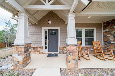 Front door w/ Porch Area