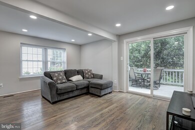 8637 Spring Creek Ct, Springfield, VA 22153 - photo 7