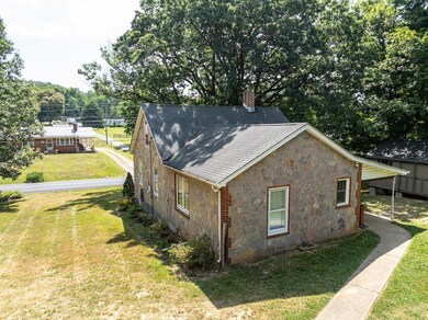 755 Old White Hill Rd, Stuarts Draft, VA 24477 - photo 5