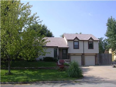 Close to Shopping * Great Location