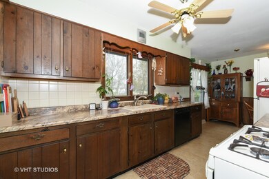 292 Deerpath Ln unit 1, Carpentersville, IL 60110 - photo 5