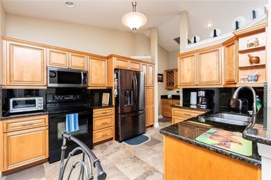 Kitchen with Granite - 15'10
