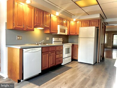 553 1/2 Arlington St, Tamaqua, PA 18252 - photo 3