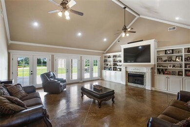 Wonderful place for entertaining in this 24 x 22 l
