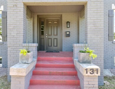 COVERED FRONT PORCH