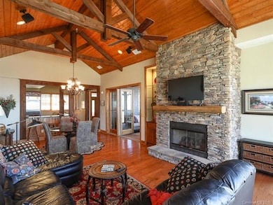 43 Creekside Way unit J-301, Burnsville, NC 28714 - photo 3