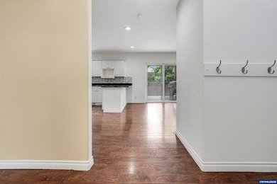 251 Fairview St, Silverton, OR 97381 - photo 6